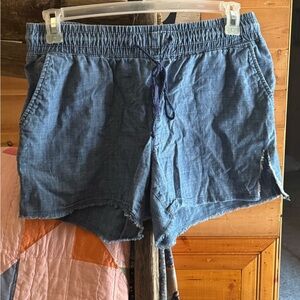 Women’s elastic waist shorts